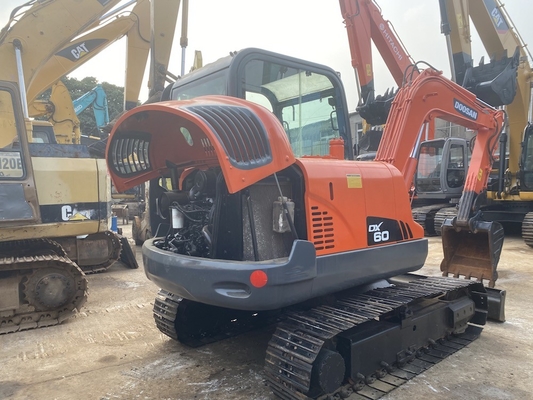 Excavadora original do Doosan DX60 de 6 toneladas com 39,7 kW de potência e 0,21 m3 de capacidade de balde